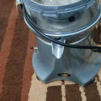 آبمیوه گیری سیلور و تعدادی تیغه وپارچ آبمیوه گیری