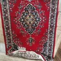 کناره فرش فرش قرمز لاکی