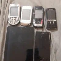 تعدادی گوشی قدیمی سالم و خراب