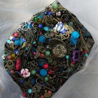 مقدارزیادی بدلیجات نونو دستبند آویز سنجاق سینه|بدلیجات|تهران, توحید|دیوار