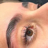 لیفت ابرو و مژه،کاشت‌ و اکستنشن مژه،اصلاح ابرو،وکس