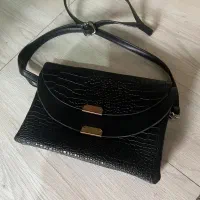 کیف و چند جفت بوت و الستار و خرسی و پوشال کادویی