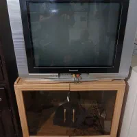 یک دستگاه تلویزیون فروشی