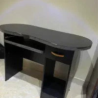 میز کامپیوتر کار کرده و سالم و محکم