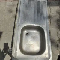 یک عدد سینک استیل تک لنگه در مرند طرف ترمینال