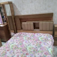 تختخواب کاملا تمیز با تشک رویال اصل