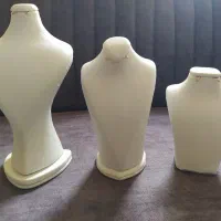 مانکن چرمی زیورآلات