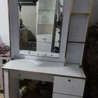میز آرایشی دو تکه همراه با ویترین
