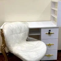 میز و صندلی و آینه