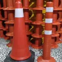 مخروط ترافیکی شبرنگ دار حلقه دار با زنجیر