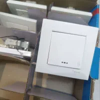 تعدادی کلید و پریز برند دلند سالم در حد نو