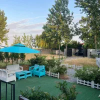 کلبه چوبی با استخر اب گرم|اجارهٔ کوتاه‌مدت ویلا و باغ|گلوگاه بابل (گلیا), |دیوار