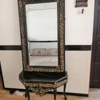 آینه وکنسول وتعدادی اسباب بازی کودک. صندلی کودم|بوفه، ویترین، کنسول|جوانرود, |دیوار