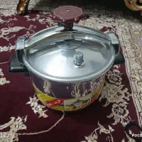 یک عدد زودپز ایرانی