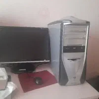 کامپیوتر شامل کیس ومانیتور وکیبورد