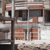 فروش ساختمان درب حیاط  ۳ طبقه  زمین شهری