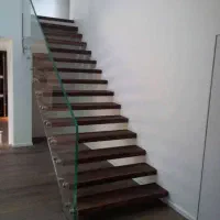 نرده شیشه‌ای و نرده استیل