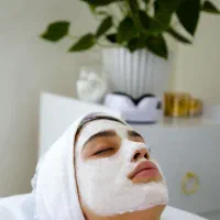 فشیالکار،دستیارناخن،میکاپوشنیونکارواصلاحکارحرفه ای