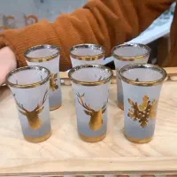 شات لب طلایی طرح‌دار با جعبه