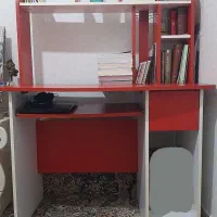 میز تحریر و کامپیوتر