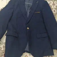 تعدادی لباس و یک کتونی زنانه