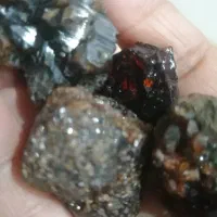 انواع شهاب سنگ و سنگ طبی|کلکسیون اشیاء عتیقه|کرمان, |دیوار