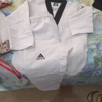 تعدادی لباس در حد نو و نو