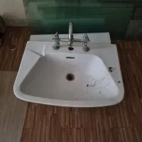 روشویی و پایه به همراه شیر