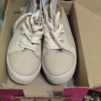 کیف وکفش|کیف، کفش، کمربند|پرند, فاز ۴|دیوار