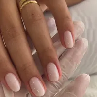استخدام ناخنکار ( سالن با مشتری )