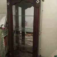 فروش ویترین چوبی سالم با شیشه و کاملا در حد نو