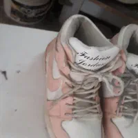 کفش کتانی|کیف، کفش، کمربند|رشت, استقامت ۲|دیوار