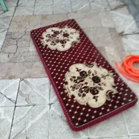 پشتی و موکت