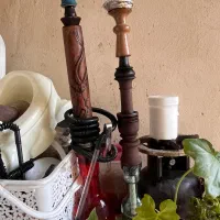 دوتا قلیون چوبی.