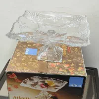 2عدد شیرینی خوری و یک عدد میوه خوری  ژاپنی اصل