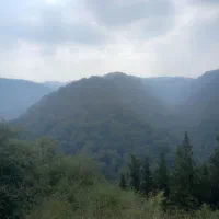 خانه-حیاط-دار-دلباز-و-نورگیر-با-چشم-انداز-کوه-شمال