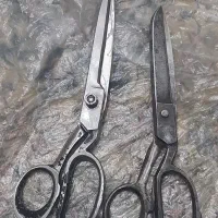 دوتا قیچی قدیمی