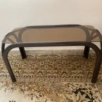 میز فلزی با شیشه دودی