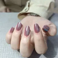 مدل برای کاشت ناخن