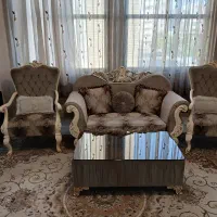 مبل سلطنتی ۷ نفره به همراه یک مبل راحتی ۳ نفره|مبلمان خانگی و میز عسلی|مشهد, موسوی قوچانی|دیوار