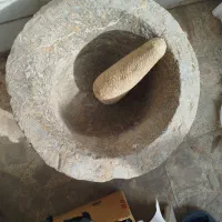 هاون سنگی (یانه) با دسته سنگی قدیمی