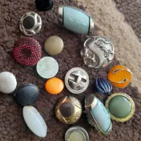 تعدای سکه قدیمی|کلکسیون اشیاء عتیقه|بافت, |دیوار