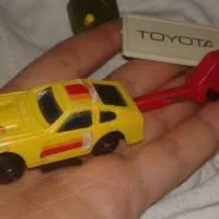 ماشین عتیقه قدیمی نایاب کلیدخور تویوتا و عروسک ها