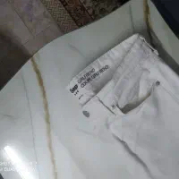 یک عدد شلوار لی یک عدد شلوار کتان سفید