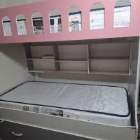 تخت دوطبقه تمیز در حد نو