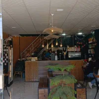 استخدام نیروی خانم جهت کار در کافه