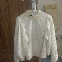 تعدادی لباس بفروش میرسد