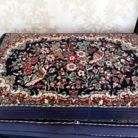 پشتی قالیچه ای نو وسالم به مبلغ 10میلیون