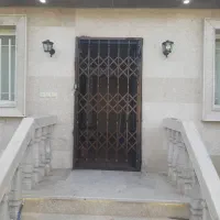 نصب درب حفاظ اکاردئونی ورودی ساختمان|مصالح و تجهیزات ساختمان|رشت, باهنر|دیوار