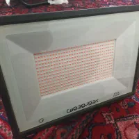 پروژکتور ۲۰۰ وات هانیس رنگ قرمز با گارانتی
